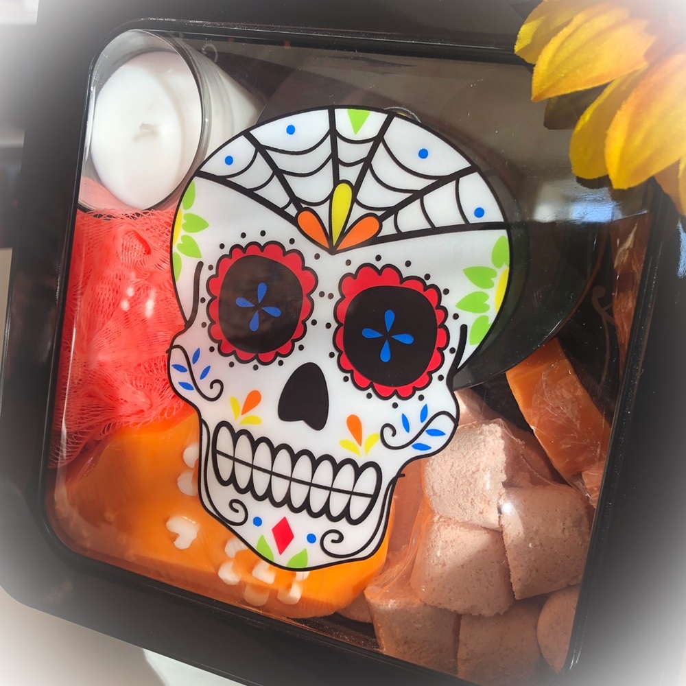 SOLD -Skull Spa Set (Pumpkin Spice)
